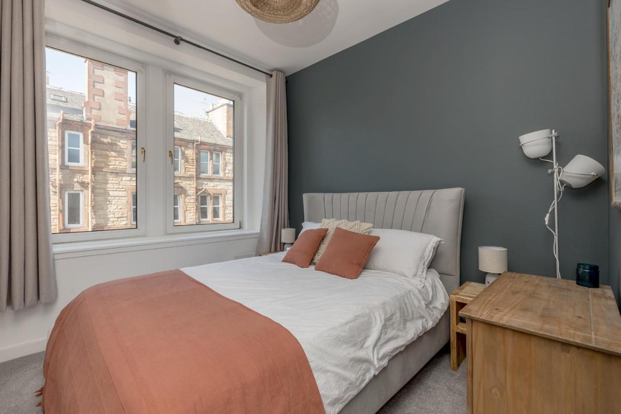 Pass The Keys Stunning 3 Bed Loft Style Apt With Free Parking Единбург Екстер'єр фото