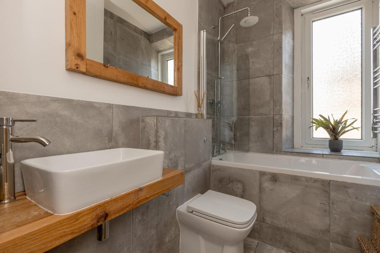 Pass The Keys Stunning 3 Bed Loft Style Apt With Free Parking Единбург Екстер'єр фото
