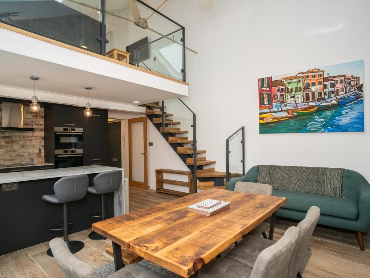 Pass The Keys Stunning 3 Bed Loft Style Apt With Free Parking Единбург Екстер'єр фото