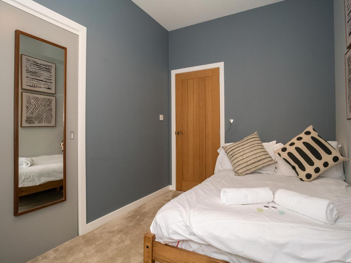 Pass The Keys Stunning 3 Bed Loft Style Apt With Free Parking Единбург Екстер'єр фото