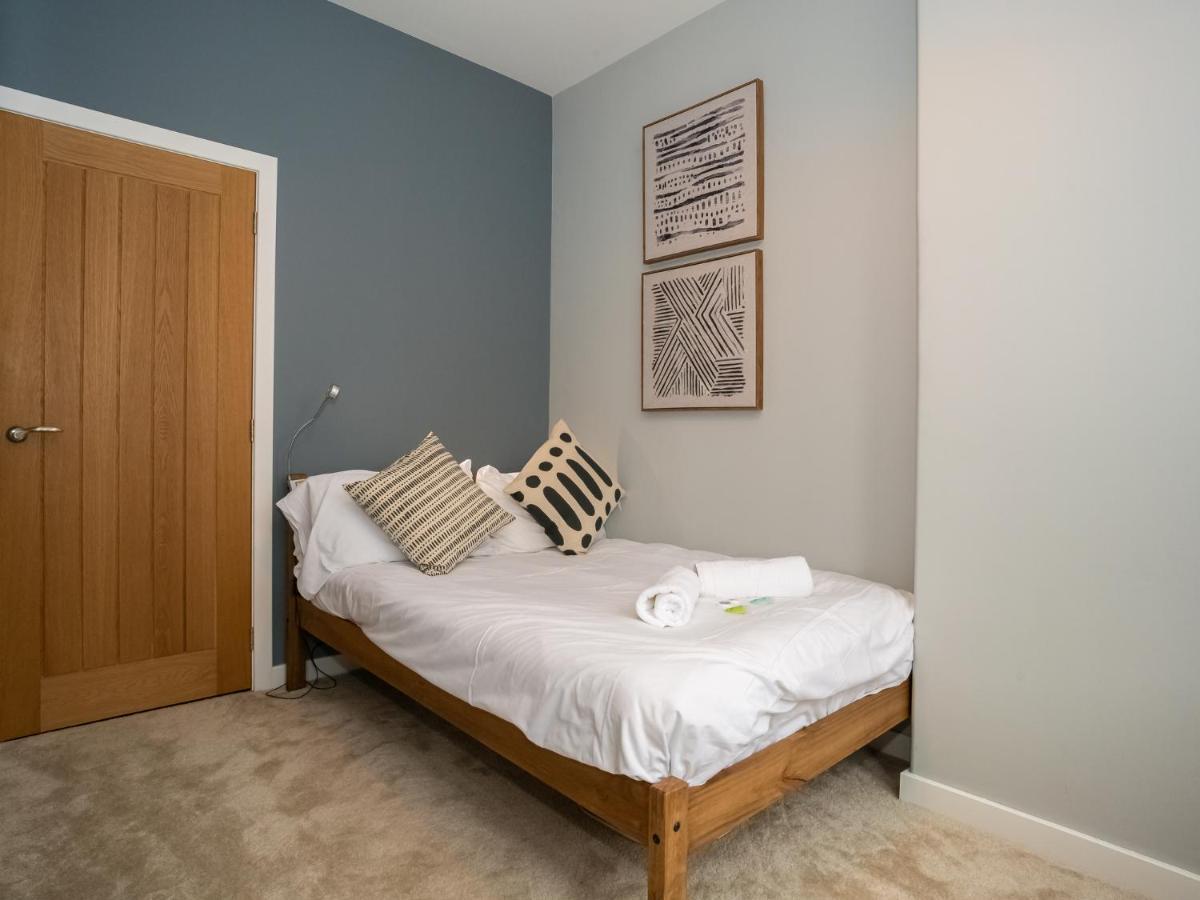 Pass The Keys Stunning 3 Bed Loft Style Apt With Free Parking Единбург Екстер'єр фото