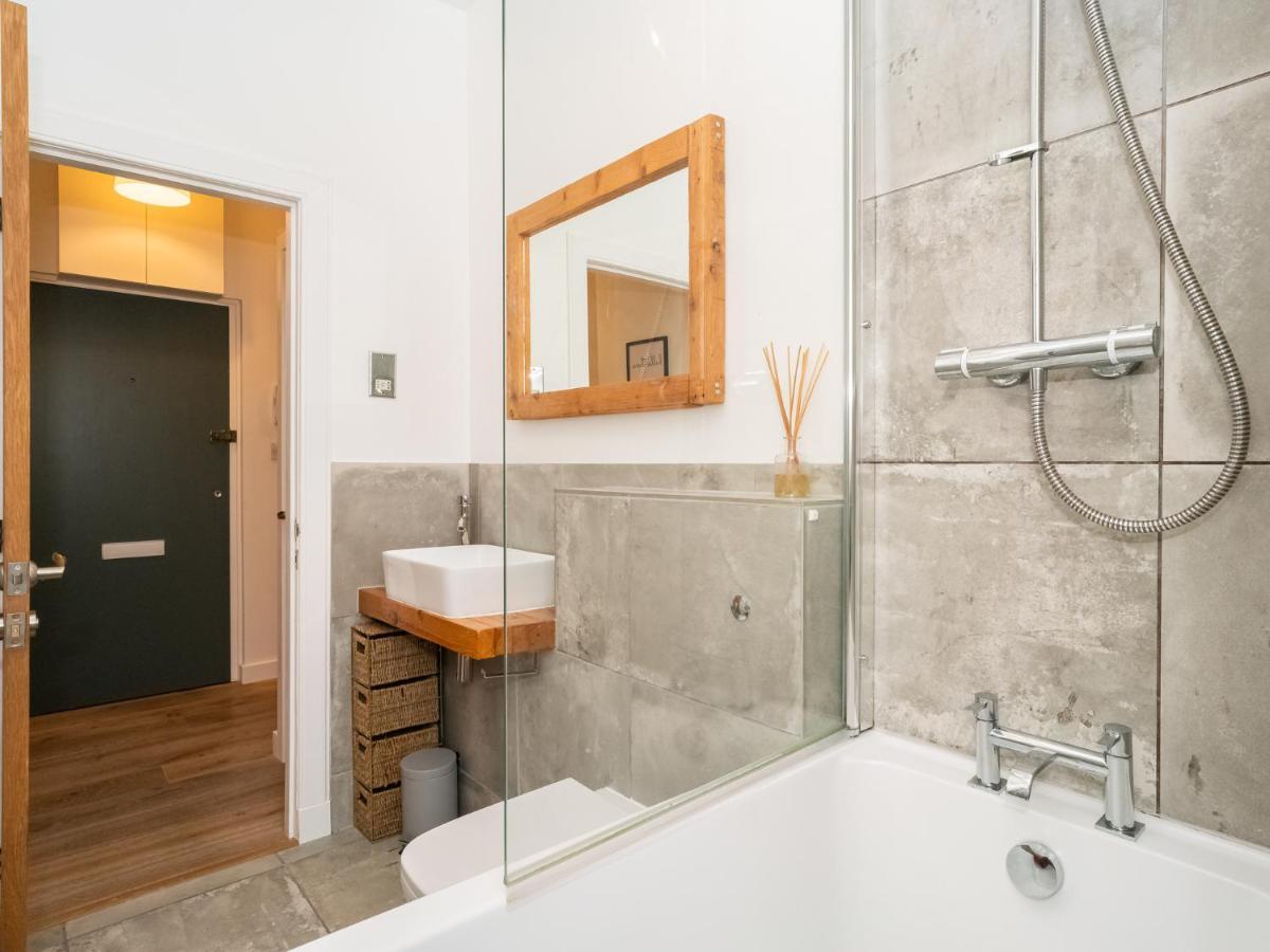 Pass The Keys Stunning 3 Bed Loft Style Apt With Free Parking Единбург Екстер'єр фото