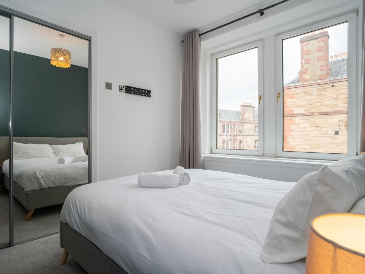 Pass The Keys Stunning 3 Bed Loft Style Apt With Free Parking Единбург Екстер'єр фото