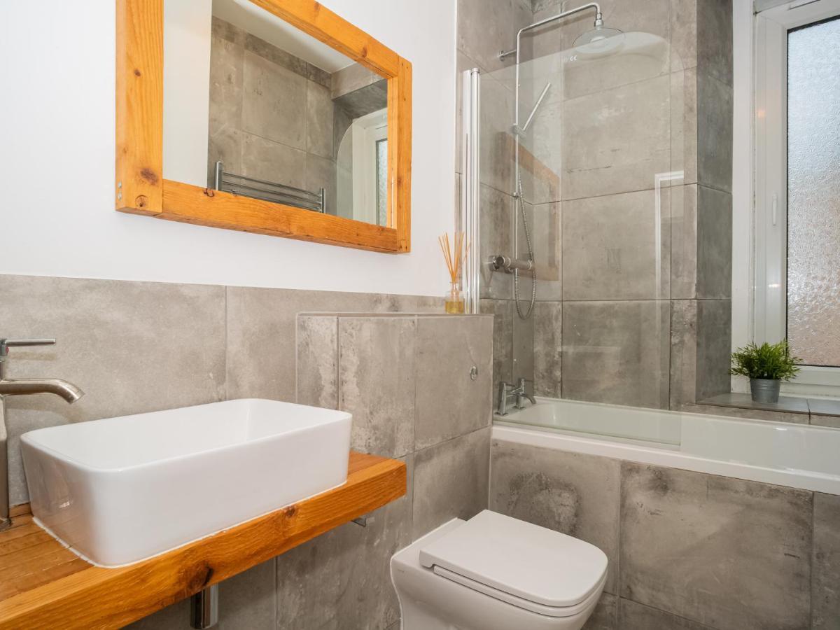 Pass The Keys Stunning 3 Bed Loft Style Apt With Free Parking Единбург Екстер'єр фото